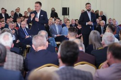"Anty-PiS nie wystarczy", "gospodarka pod respiratorem". Kosiniak-Kamysz wspólnie z Hołownią