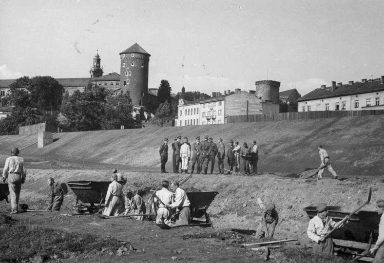 Otto Wächter i Oberarbeitsführer Heinrich Hinkel dokonujący przeglądu wałów budowanych przez Baudienst (wrzesień 1940 r.)