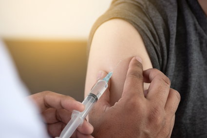 Wielka Brytania rozpoczyna szczepienia na COVID-19
