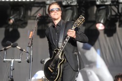 Paul Banks reżyseruje Interpol – zobacz "Twice As Hard"