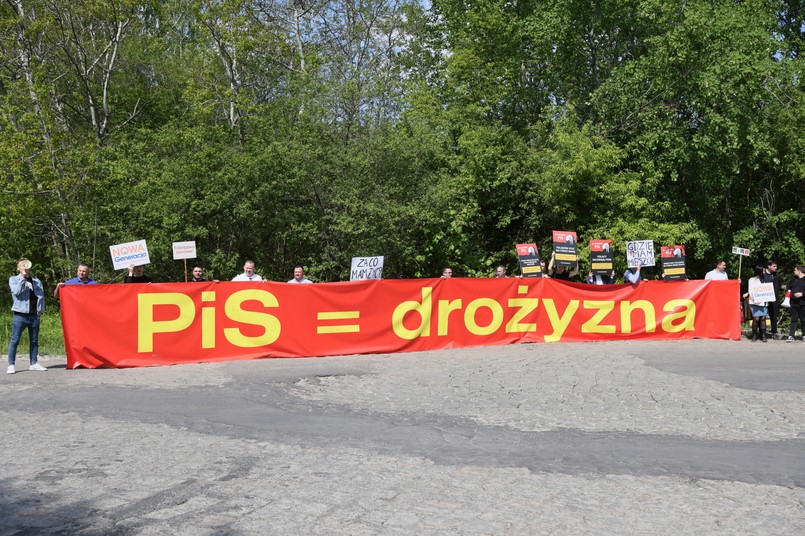 Protestujący