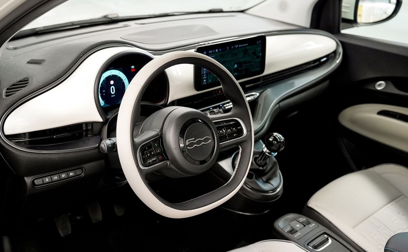 Novo híbrido Fiat 500