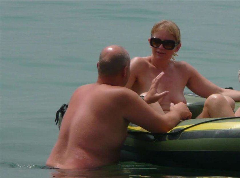 Rogalska topless na Riwierze