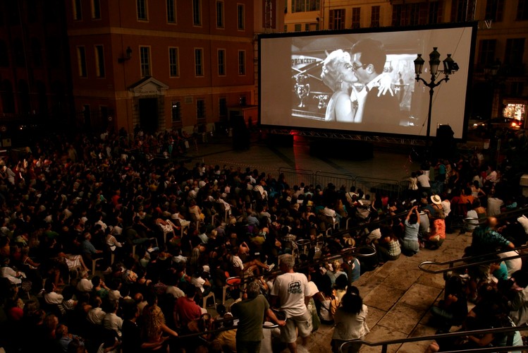 Pokaz 'Słomianego wdowca' w Nicei