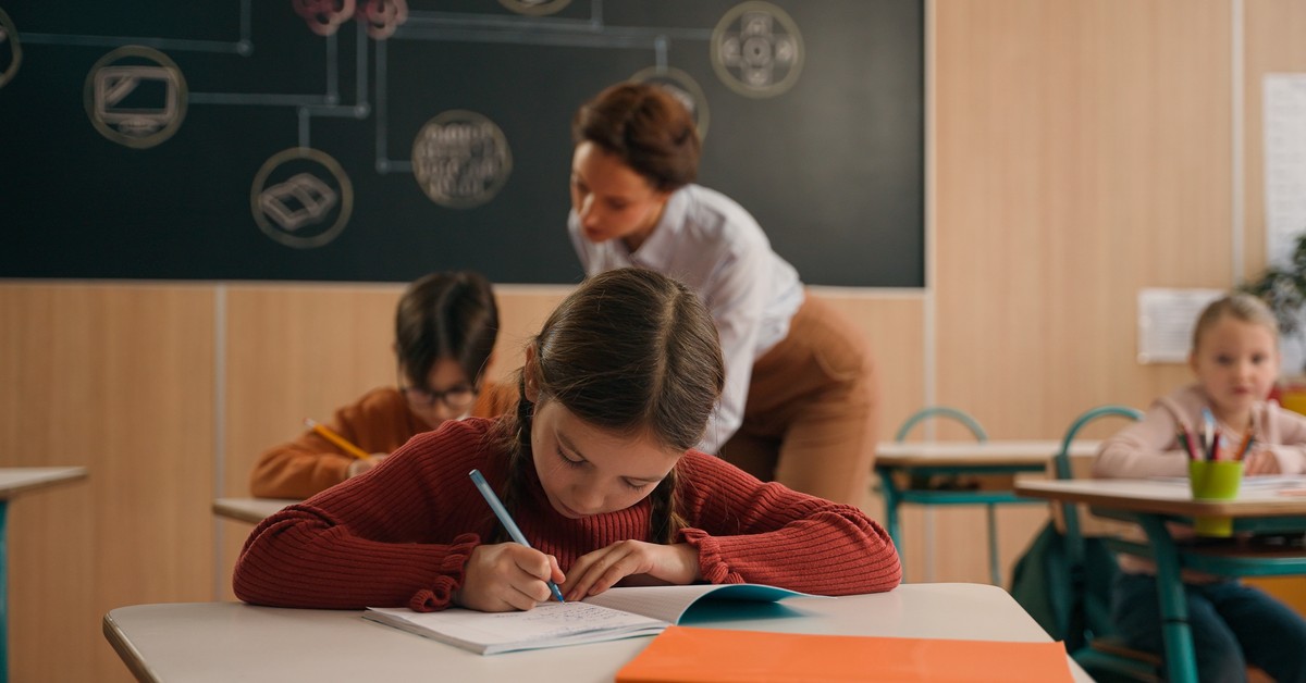 1000 złotych na ucznia. MEN przypomina o nowym dodatku