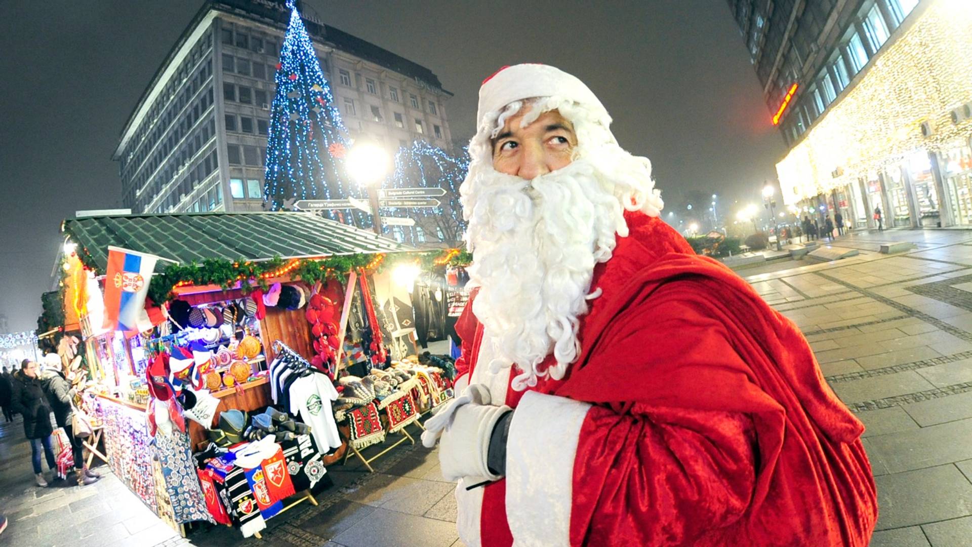 Deda Mraz je ranije došao u Beograd i postavio osvetljenje