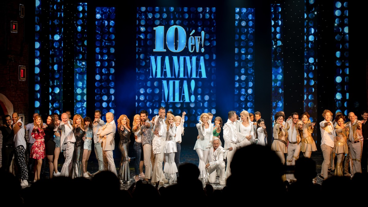 Elképesztő jubileumi előadással ünnepelte a Mamma Mia! tizedik évfordulóját a Madách Színház – galéria