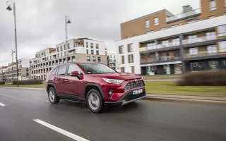 Toyota RAV4 2.5 Hybrid – sprawdziliśmy ile jest warta i czy opłaca się ją kupić