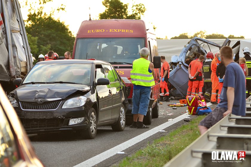 Koszmarny karambol na autostradzie A4 pod Oławą