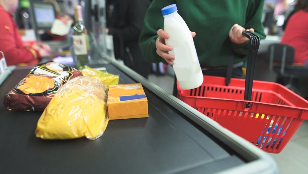 Łodzianie muszą się przygotować na to, że w najbliższą niedzielę, 11 marca wszystkie sklepy w centrach handlowych będą zamknięte. Zakupy mamy szansę zrobić w mniejszych sklepach, także tych działających na zasadzie franczyzy, o ile za ladą staną ich właściciele lub franczyzobiorcy. Tymczasem galerie handlowe na tę niedzielę szykują dla łodzian niespodzianki, by osłodzić im wymuszone ustawą zamknięcie sklepów.