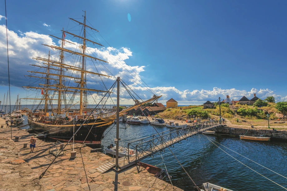 W przystani Christiansø w sezonie bywa tłoczno. Ta niewielka wyspa wchodzi w skład archipelagu Ertholmene.