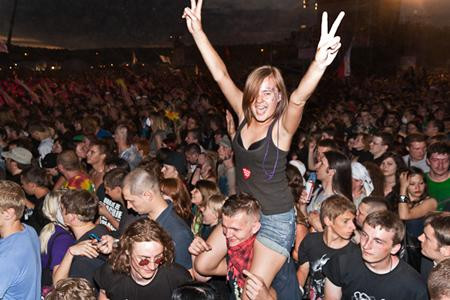 "Mamo żyję!" - tak się bawią tysiące ludzi na Przystanku Woodstock