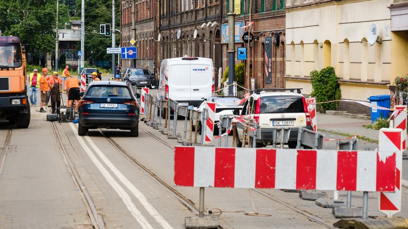 Utrudnienia na ul. Gliwickiej z powodu budowy nowej linii tramwajowej na ul. Grundmanna w Katowicach