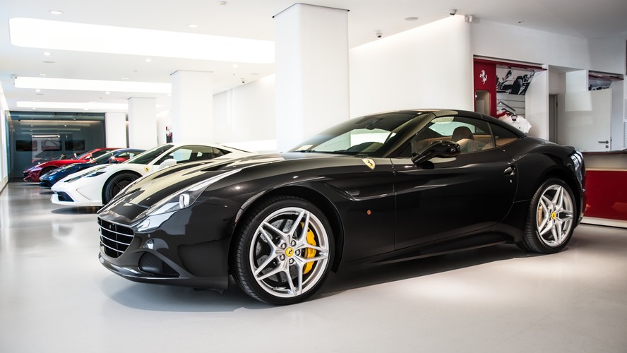 Ferrari California T - podwójnie doładowany silnik V8 o pojemności 3,9 l. Moc - 560 KM