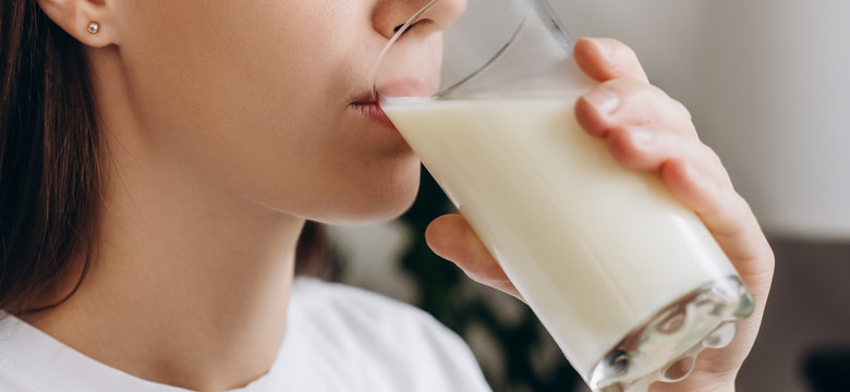 Mleko zmniejsza ryzyko cukrzycy? Jest jednak jedno "ale": tylko u osób z nietolerancją laktozy. "Spożycie wpływa na skład flory jelitowej"