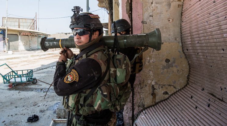 Az iraki koalíciós erők 2 négyzetkilométeres 
részre szorították az ISIS 
katoná /Fotó: AFP