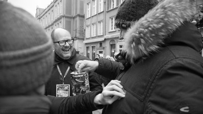 Prezydent Paweł Adamowicz podczas 27. Finału WOŚP, Gdańsk, 13 stycznia 2019 r.