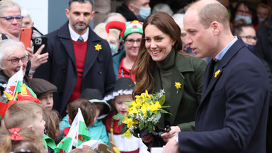 Kate i William witani przez tłum Walijczyków. To dla nich ważny dzień