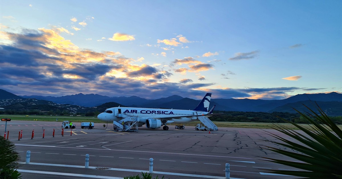 Dramat podczas lądowania samolotu. Krążyli i nie mogli wylądować. Wszystko przez kontrolera