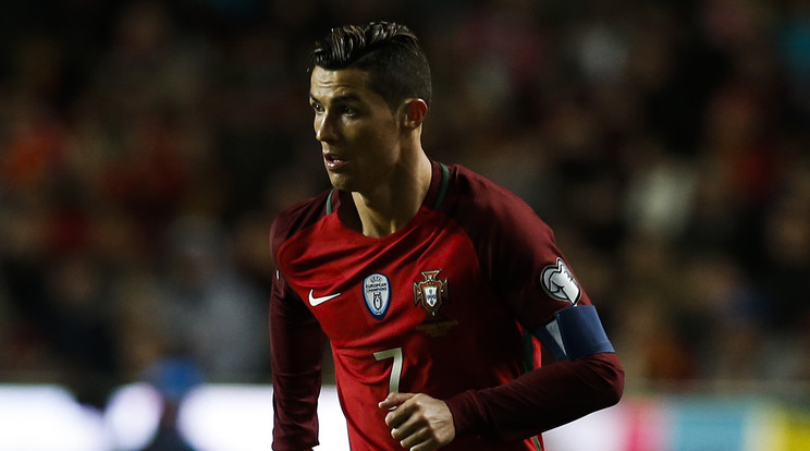Ronaldo nemcsak a portugál csapat, hanem a világ egyik
legértékesebb
labdarúgója / Fotó: AFP