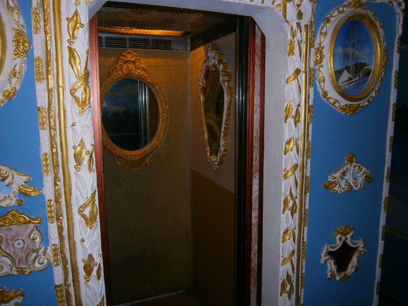 Władimir Czajka przerobił stare klatki schodowe na pałac