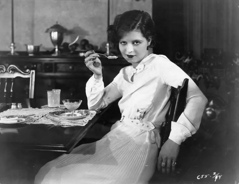 Clara Bow / General Photographic Agency / GettyImages 