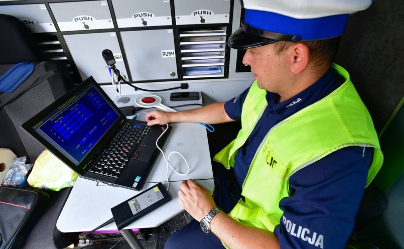 Policjanci zwrócą uwagę na każde zachowanie niezgodne z prawem, jednak nadrzędnym celem będzie eliminowanie z ruchu pojazdów, których stan techniczny w oczywisty sposób, np. poprzez nadmierne zadymienie, wskazuje na nieprawidłowe działanie silnika lub uszkodzenie układu wydechowego