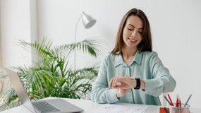 Ile godzin pracy w grudniu 2025? Sprawdź, jak wolna Wigilia i święta wpływają na grafik pracy