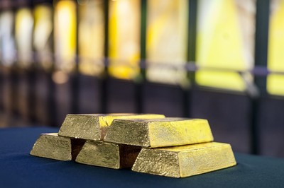 Złoto przebija 5 tysięcy dolarów. Inwestorzy uciekają do bezpiecznych aktywów