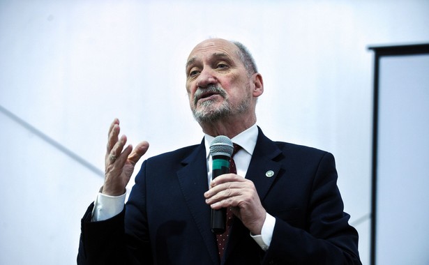 Macierewicz o dostępie do broni: Przyjdzie taki czas, że można go będzie bardziej otworzyć