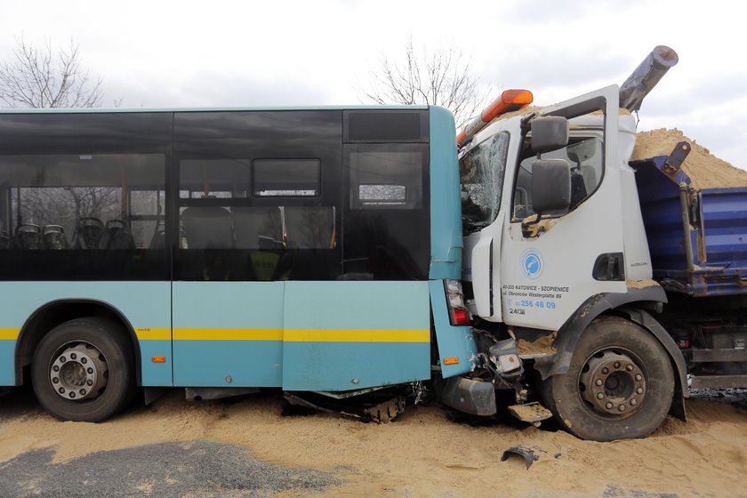 Wypadek autobusu w Katowicach. 9 osób rannych