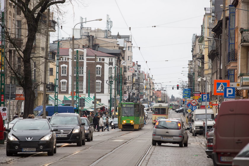 Awaria na ul. Dąbrowskiego. Tramwaje nie jeżdżą!