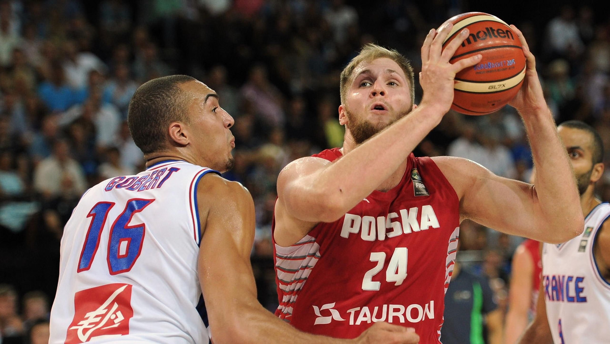 Przemysław Karnowski we wtorek wraca do reprezentacji Polski i wszystko wskazuje na to, że zagra na EuroBaskecie. Maciej Lampe pojawi się za tydzień i jest niewiadomą - czytamy w "Przeglądzie Sporowym".