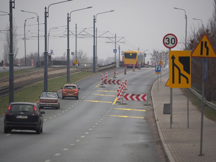 Wiadukty na Przybyszewskiego i Dąbrowskiego są w fatalnym stanie 