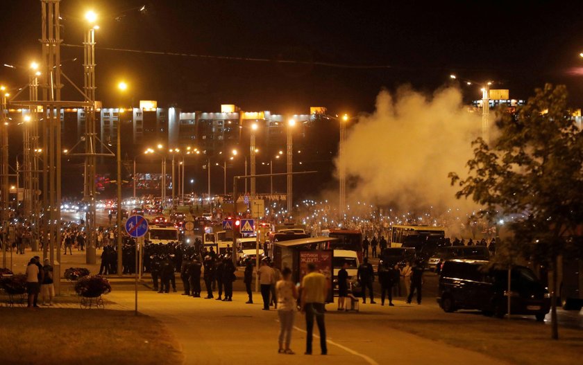 Niespokojna noc na Białorusi po wyborach. Tłumy protestujących na ulicach