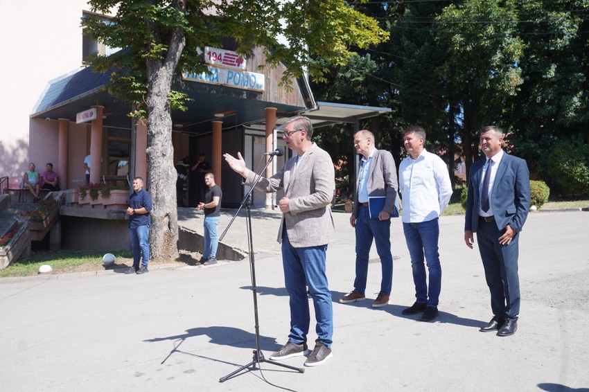 Aleksandar Vučić, u okviru posete Topličkom okrugu, obilazi novu zgradu Službe hitne pomoći pri Domu zdravlja u Kuršumliji