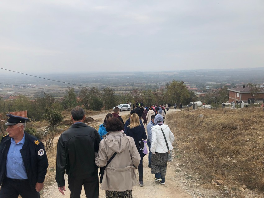 Hodočasnici u pratnji policije