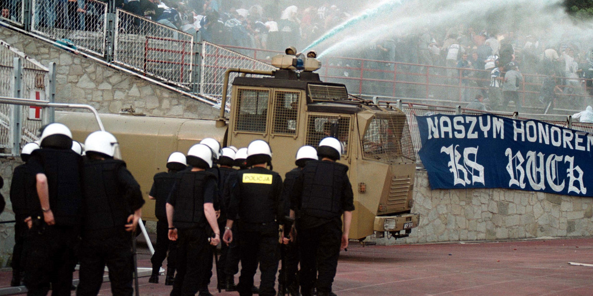 W 2000 roku podczas Wielkich Derbów Śląska doszło do tak wielkiej awantury, że policja musiała użyć armatki wodnej.