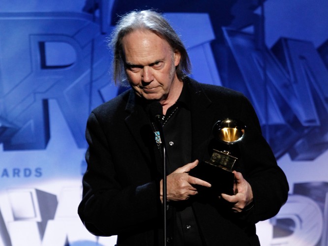 Neil Young otrzymał statuetkę w kategorii Najlepszy Utwór - Rock, za piosenkę 'Angry World'