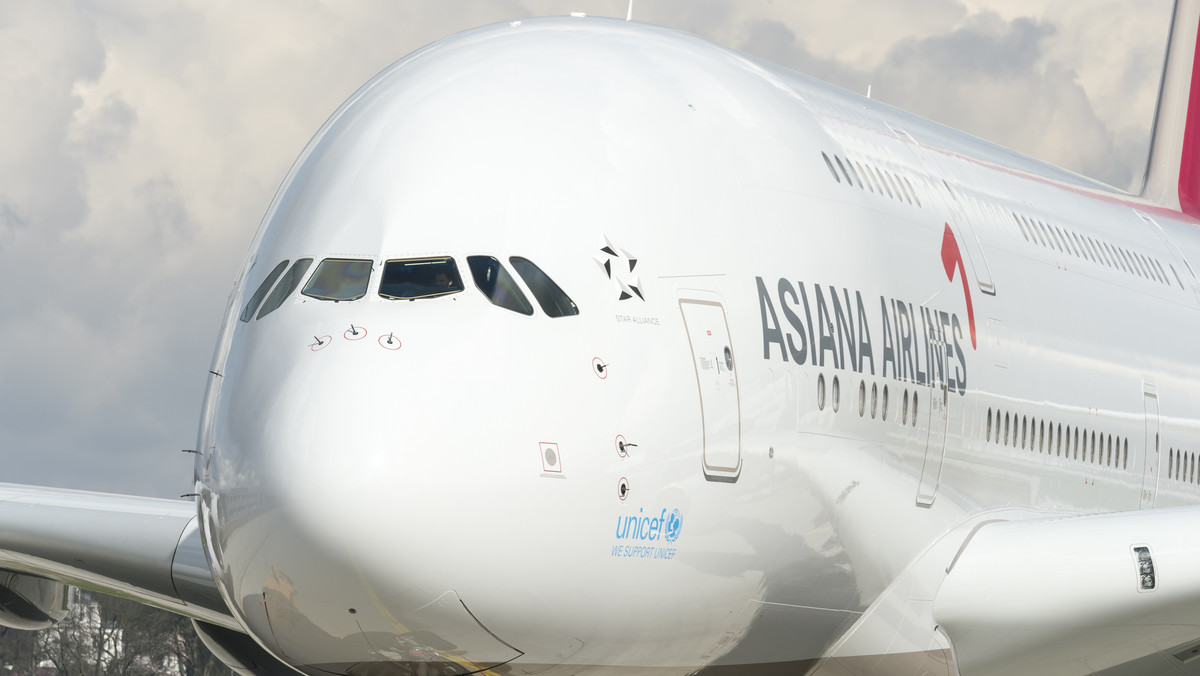 Asiana Airlines, linie lotnicze z Korei Południowej, odebrały swój pierwszy samolot Airbus A380, stając się tym samym jedenastym operatorem maszyn tego typu na świecie.