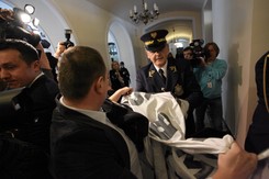 Przepychanki w Sejmie. Protest przeciwko kandydaturze Arabskiego ZDJĘCIA