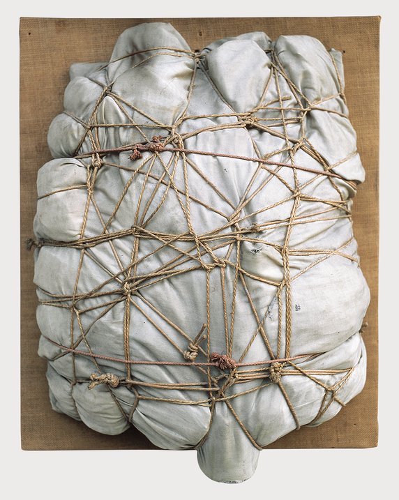 Christo - "Empaquetage" ("Package", 1960)