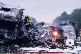 Tragiczny wypadek na autostradzie A4. Po zderzeniu dwóch ciężarówek cała trasa została zablokowana