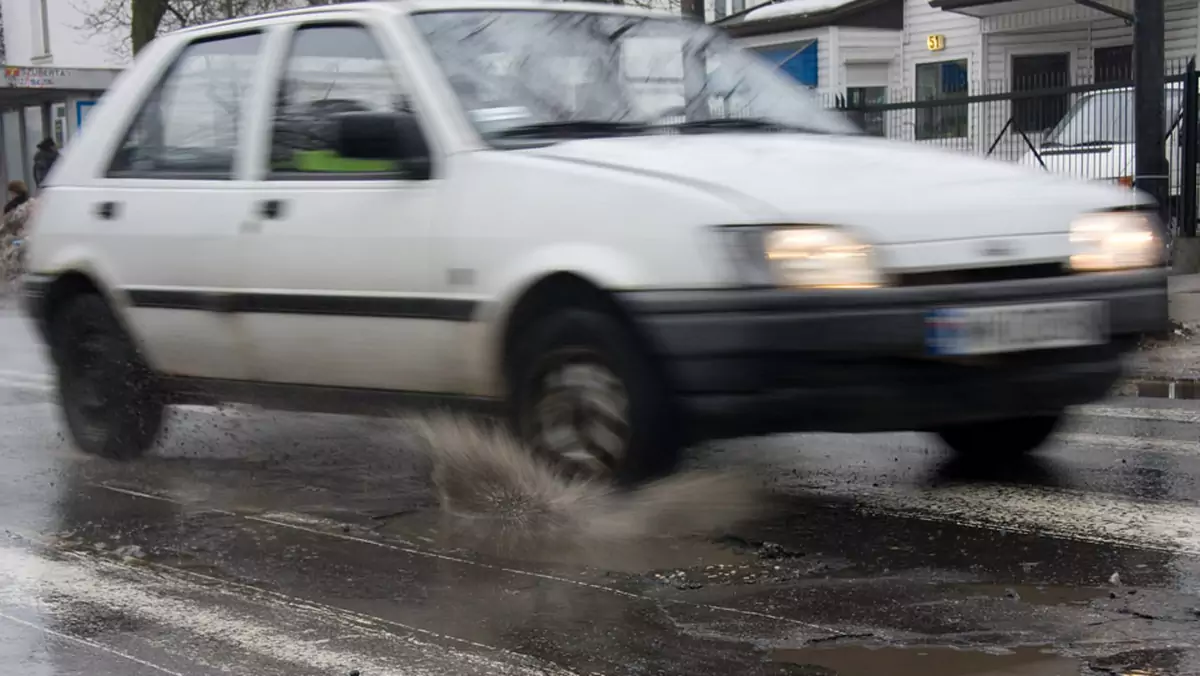 Kto odpowiada za dziurę w drodze?