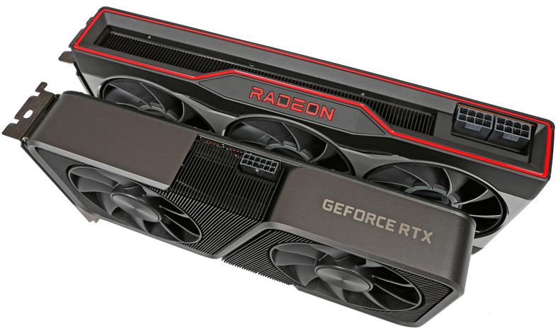 AMD Radeon RX 6800 – karta ma taką samą grubość, jak RTX 3070, jest jednak od niego szersza i dłuższa 