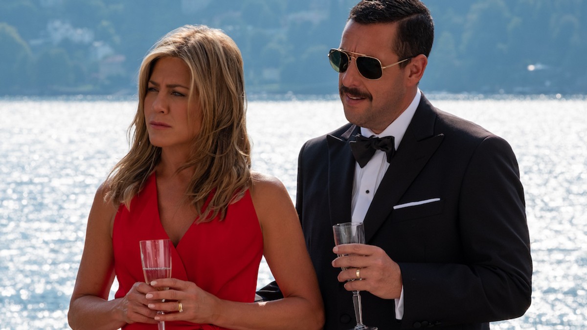 Film "Zabójczy rejs" z Jennifer Aniston i Adamem Sandlerem w rolach głównych pobił rekord oglądalności Netfliksa. Przez pierwsze trzy dni od premiery obejrzało go ponad 30 mln ludzi widzów.