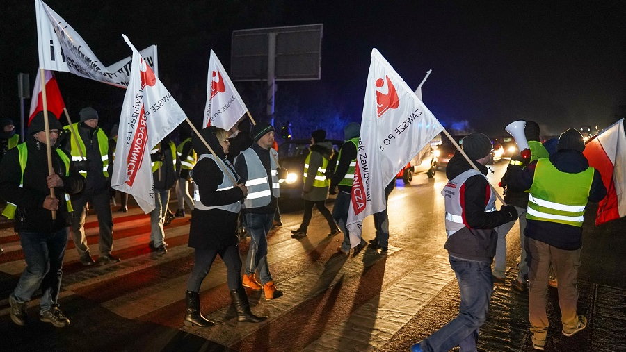 Pracownicy spółki Elbest Security zablokowali drogi dojazdowe do kopalni i elektrowni Bełchatów