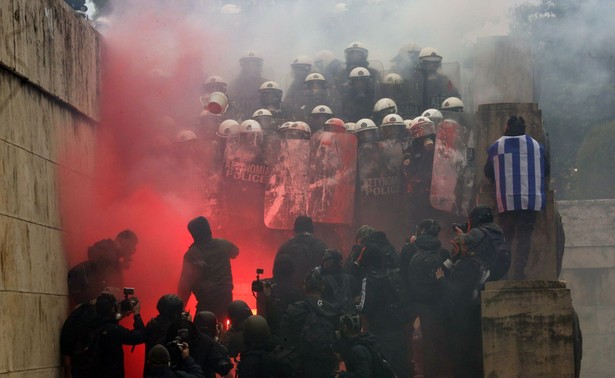 Grecy protestują przeciw porozumieniu z Macedonią. W ruch poszły koktajle Mołotowa i kamienie