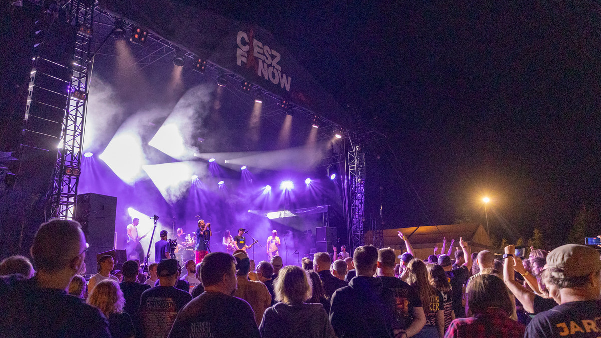 Nieprzerwanie od kilkunastu lat w trzy wakacyjne dni, Cieszanów zamienia się w muzyczną stolicę Podkarpacia i przyciąga do siebie tłumy fanów dobrej muzyki. Tak było w tym roku! Od 18 do 20 sierpnia Cieszanów zyskał miano najlepszego festiwalu na końcu świata!!