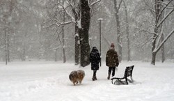 Za ciepło, za zimno, a może w sam raz? Jak ubierać dzieci zimą